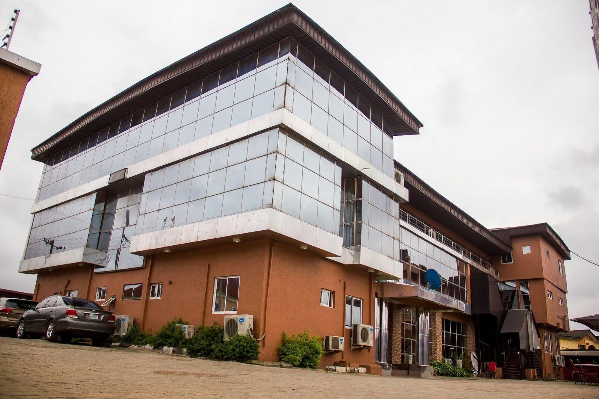 Glasshouse Hotel And Suites Lagos Bagian luar foto
